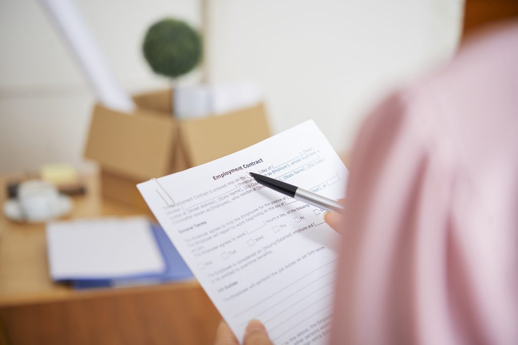 ¿Cómo rellenar un contrato de trabajo en Australia?